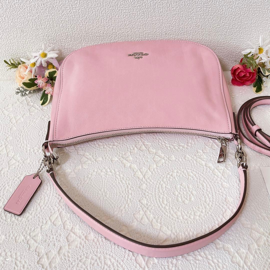 美品★コーチ ショルダーバッグ 2WAY 斜め掛け 肩掛け ピンク系 チャーム付