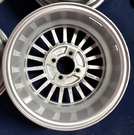 14インチ スポークデザイン アルミホイール PCD100 4H