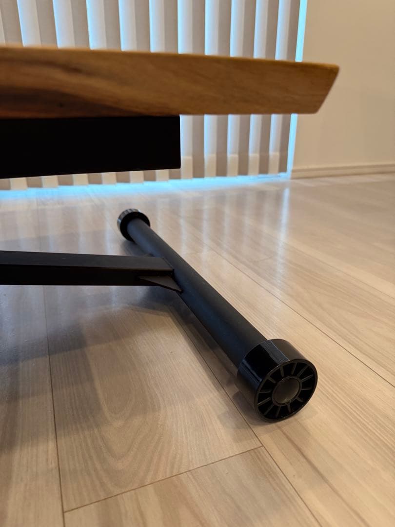 昇降テーブル（アカシヤ無垢材）