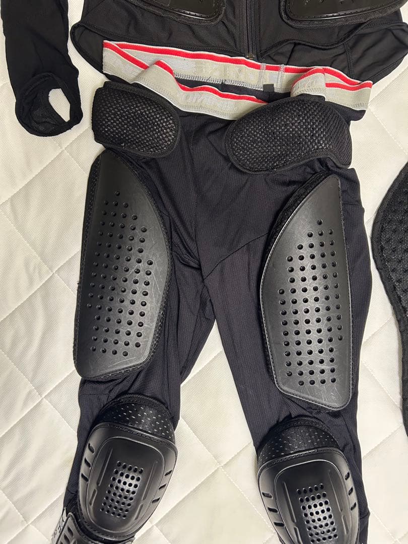 コミネ　プロテクター