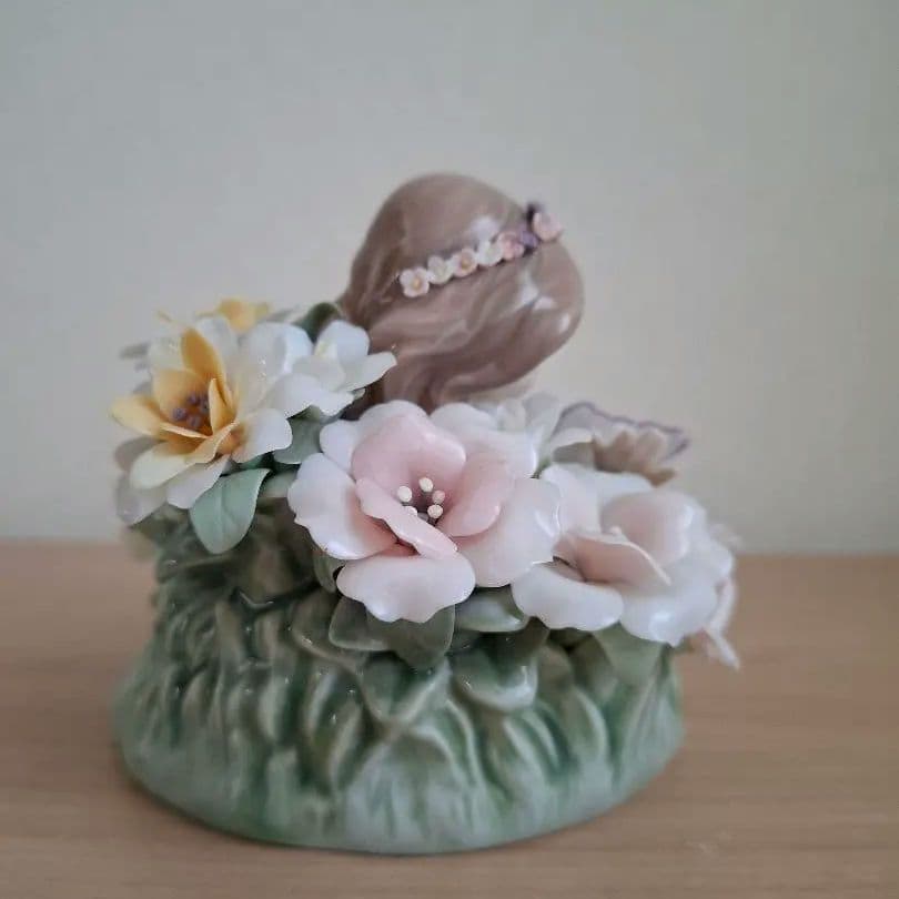 リヤドロ　蝶と戯れる小妖精　ガラスケース付属