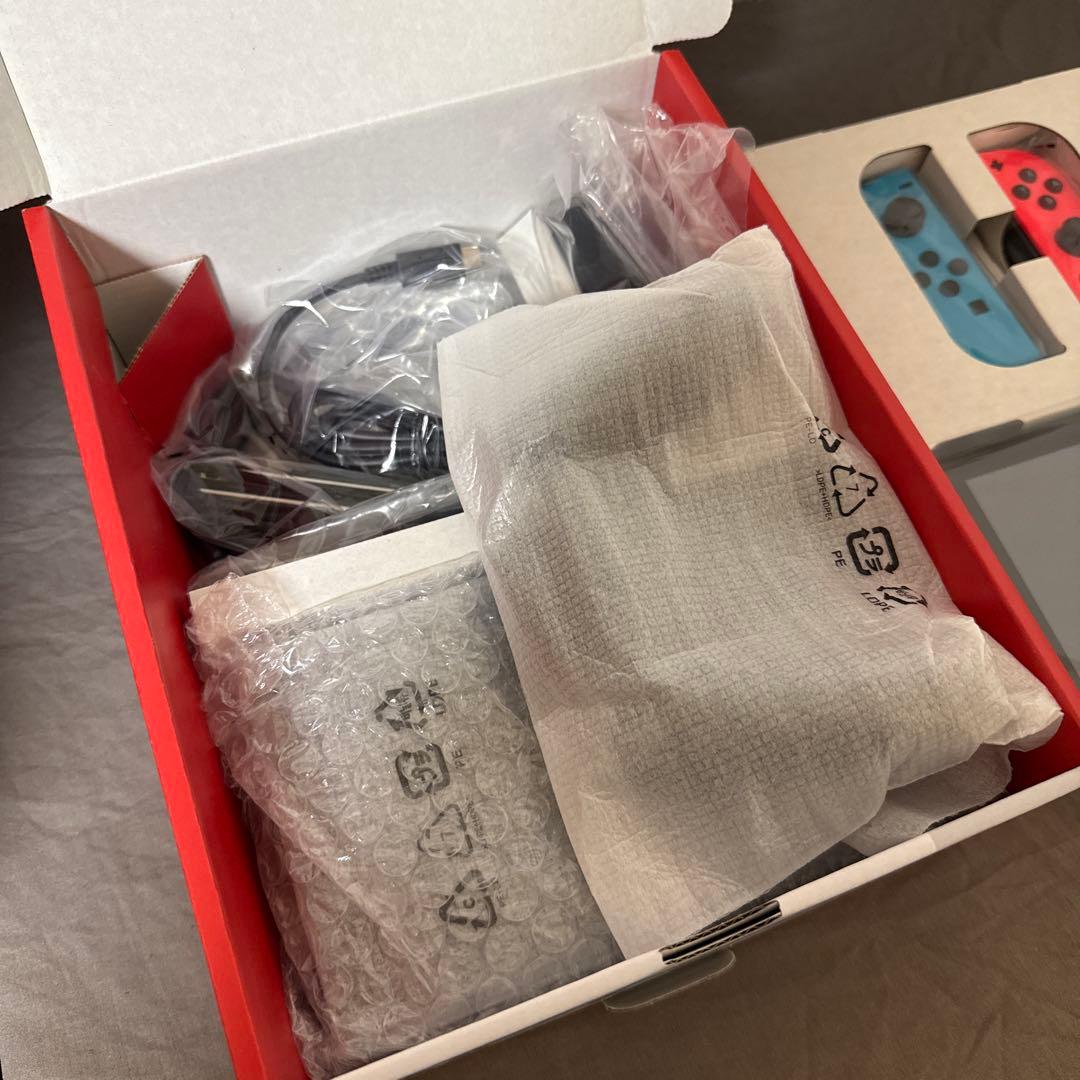 Nintendo Switch 本体 ネオンブルー/ネオンレッド 箱潰れあり