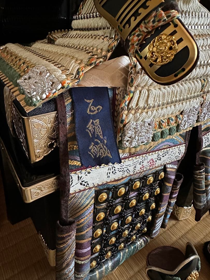 美品【鈴甲子雄山/ スズキネユウザン 】大鎧　正絹糸織　五月人形