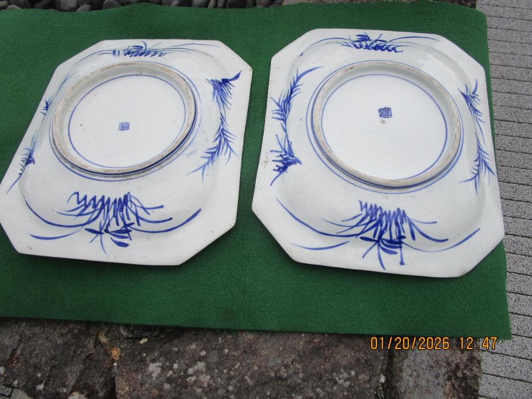 古伊万里　青磁　変形八角形　飾り皿　幕末から明治　無傷　2枚