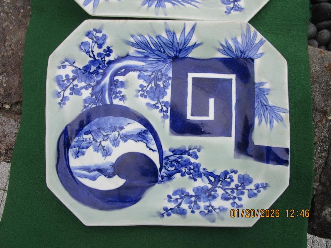古伊万里　青磁　変形八角形　飾り皿　幕末から明治　無傷　2枚