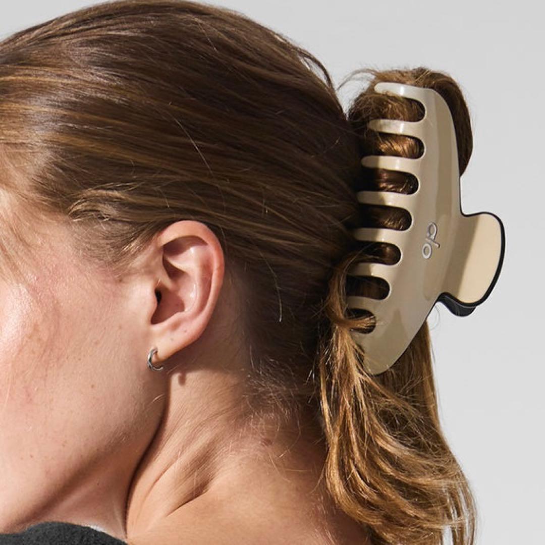 日本未入荷❣️alo yogaヘアクリップ マカダミア/ブラック