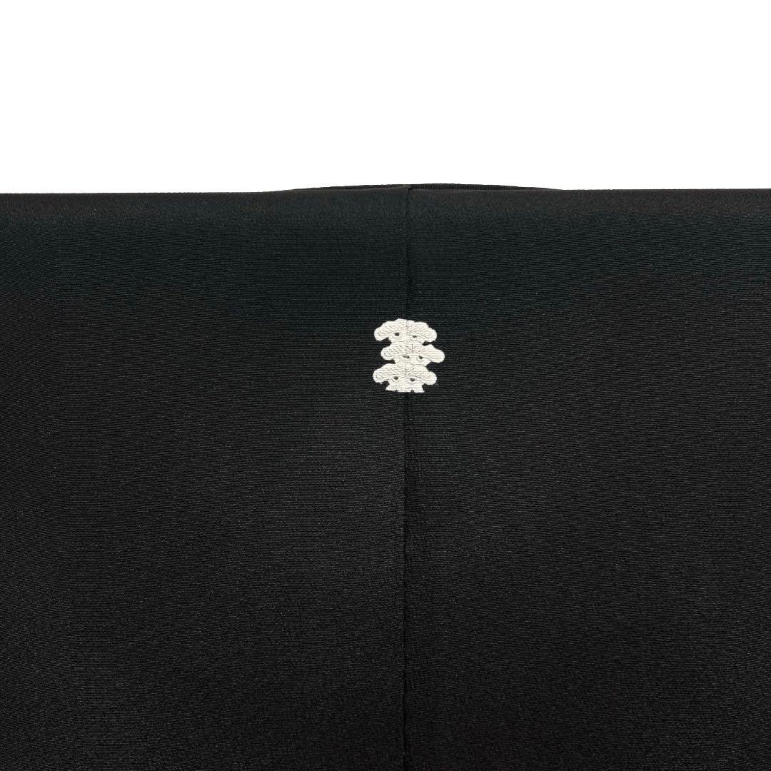 黒留袖　五つ紋　比翼付き　金糸　銀糸　金彩　銀彩　渦巻き　着物　103b d