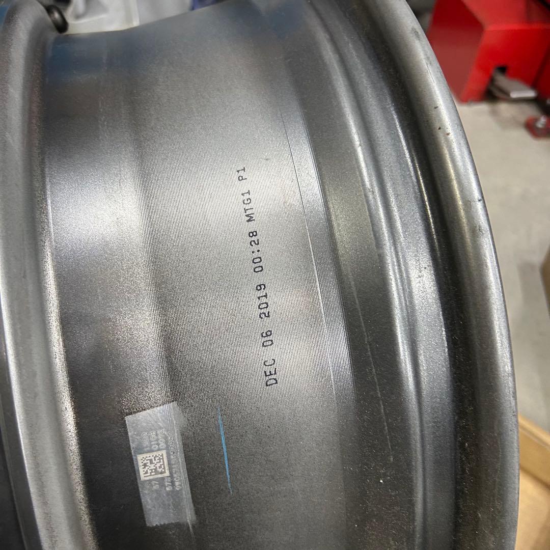 新車はずし18X7.5　スバル WRX S4 純正4本セット