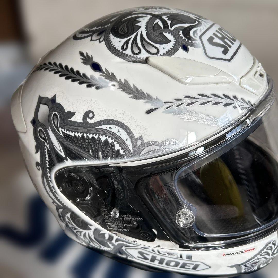 SHOEI フルフェイスヘルメットLサイズ　 ホワイト ペイズリー柄 バイク用