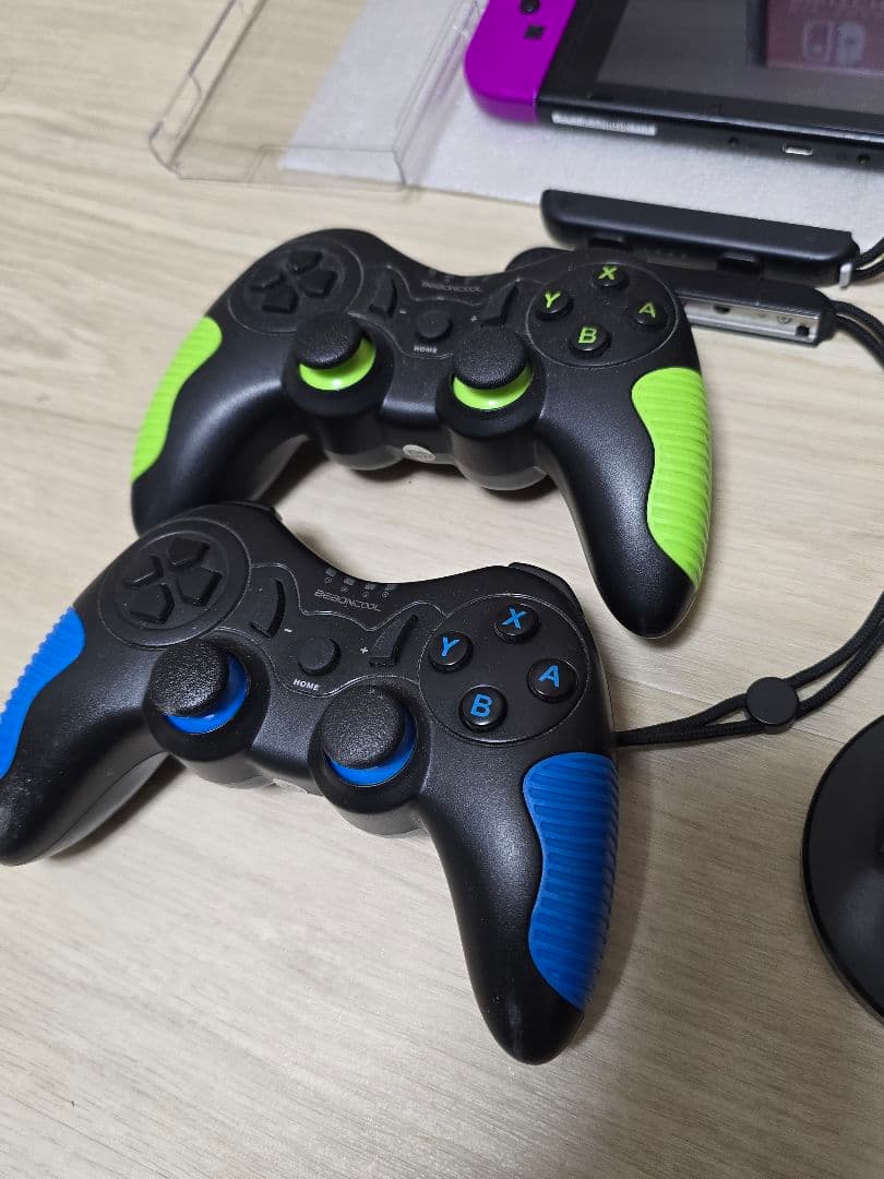 任天堂スイッチ　Switch本体 ハードケース・フィルム付属　特典多数付き