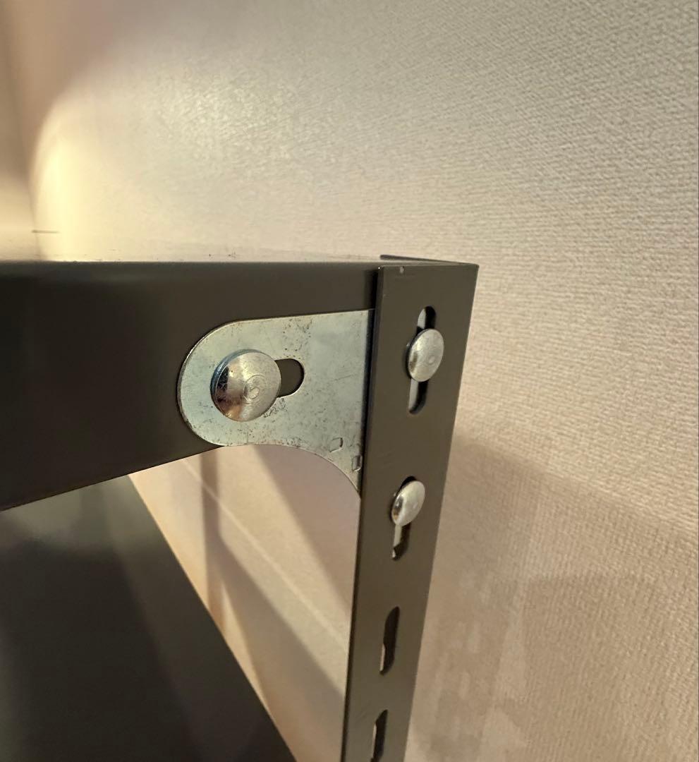 D&DEPARTMENTの工業用スチールシェルフ（4段・グレー）