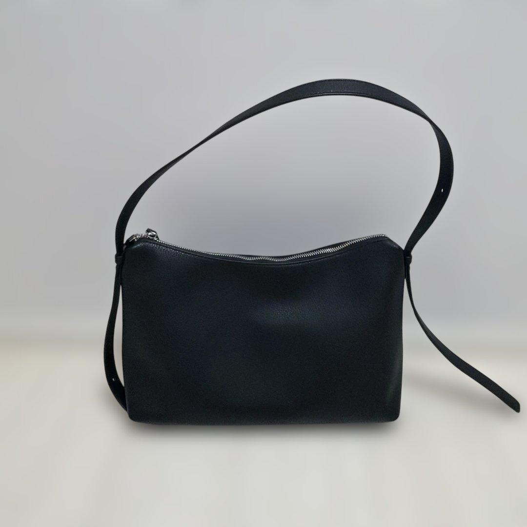 【soins】　牛革ミニマルショルダーバッグ