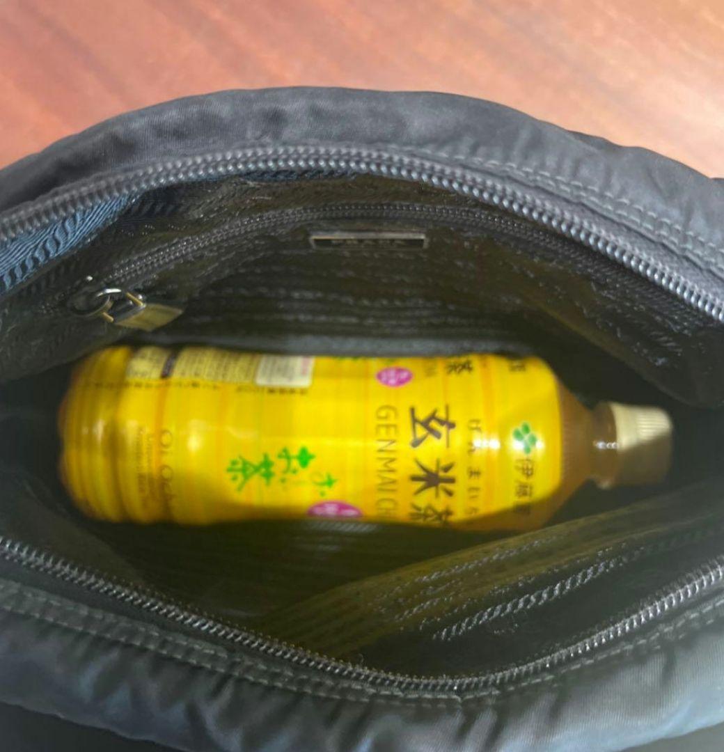 PRADAショルダーバック