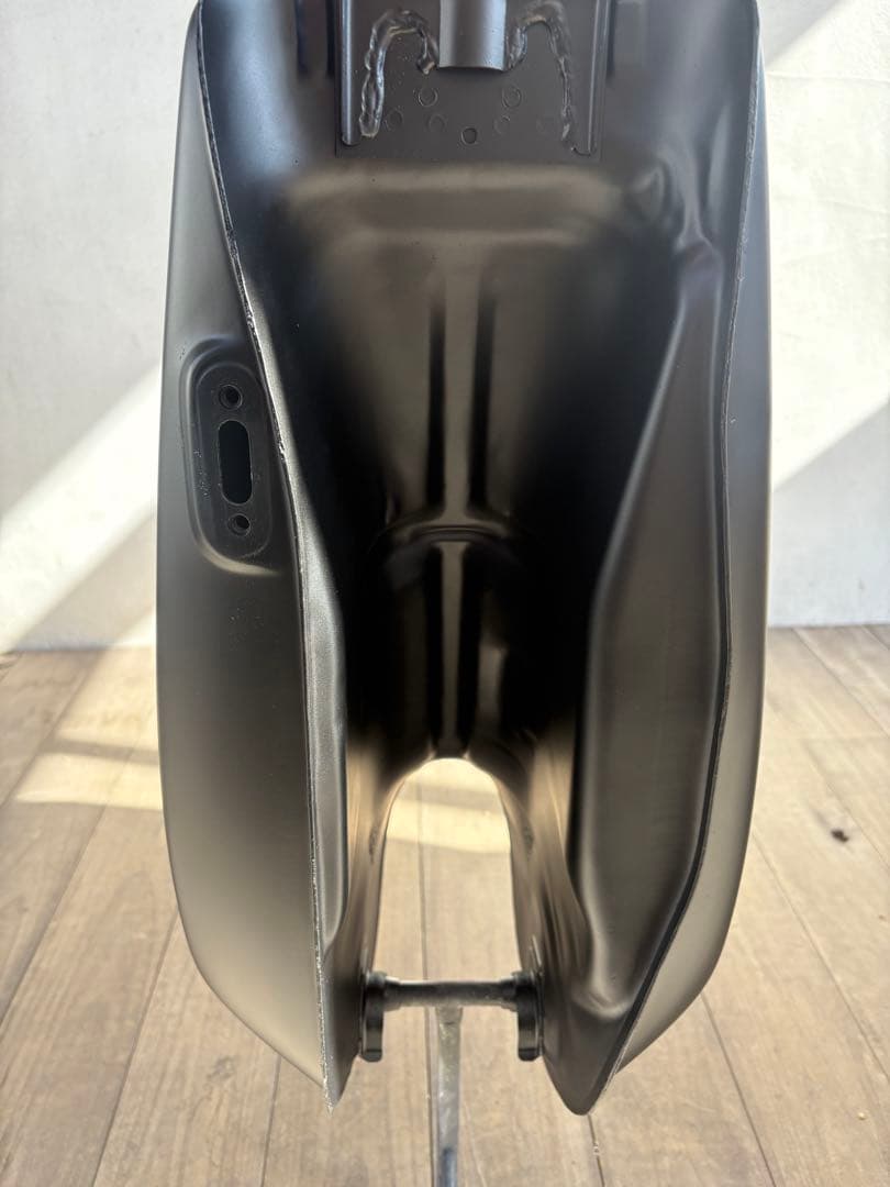 SR400 タンク 自家塗装（マットブラック&艶ありブラックステッカー）