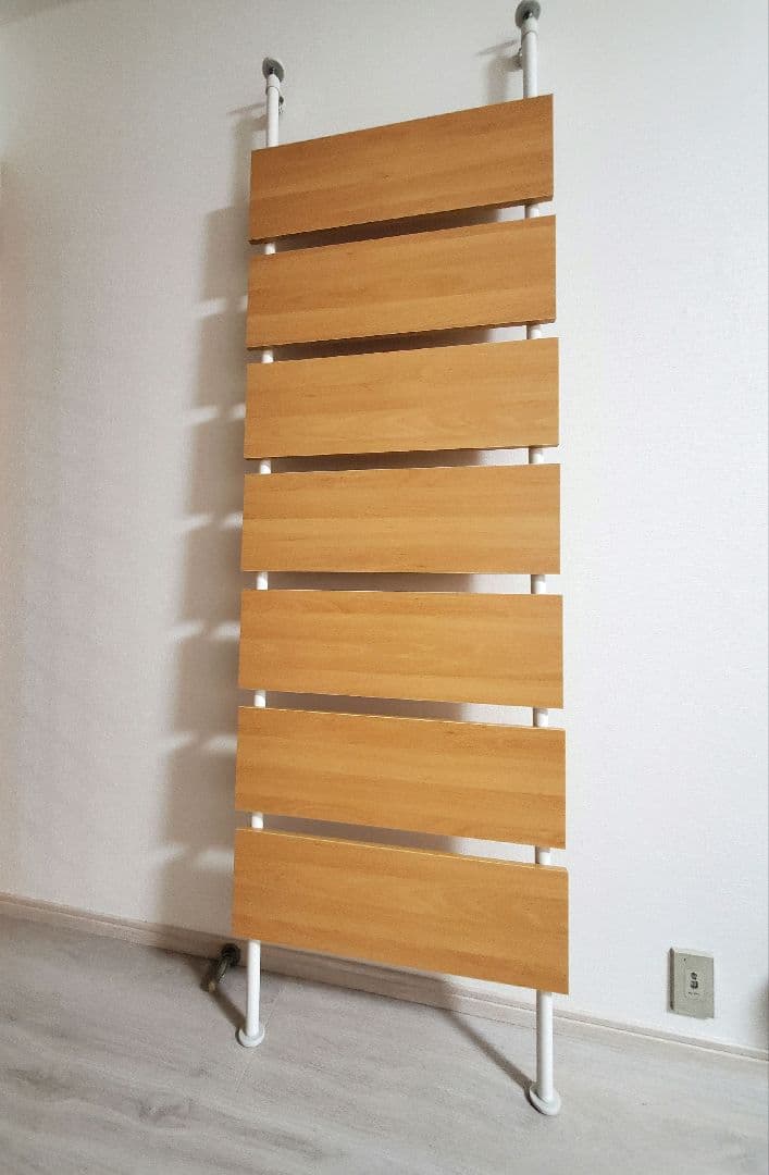 【美品】ニトリ　突っ張りウォールラック　ナチュラルカラー　フック付　送料無料