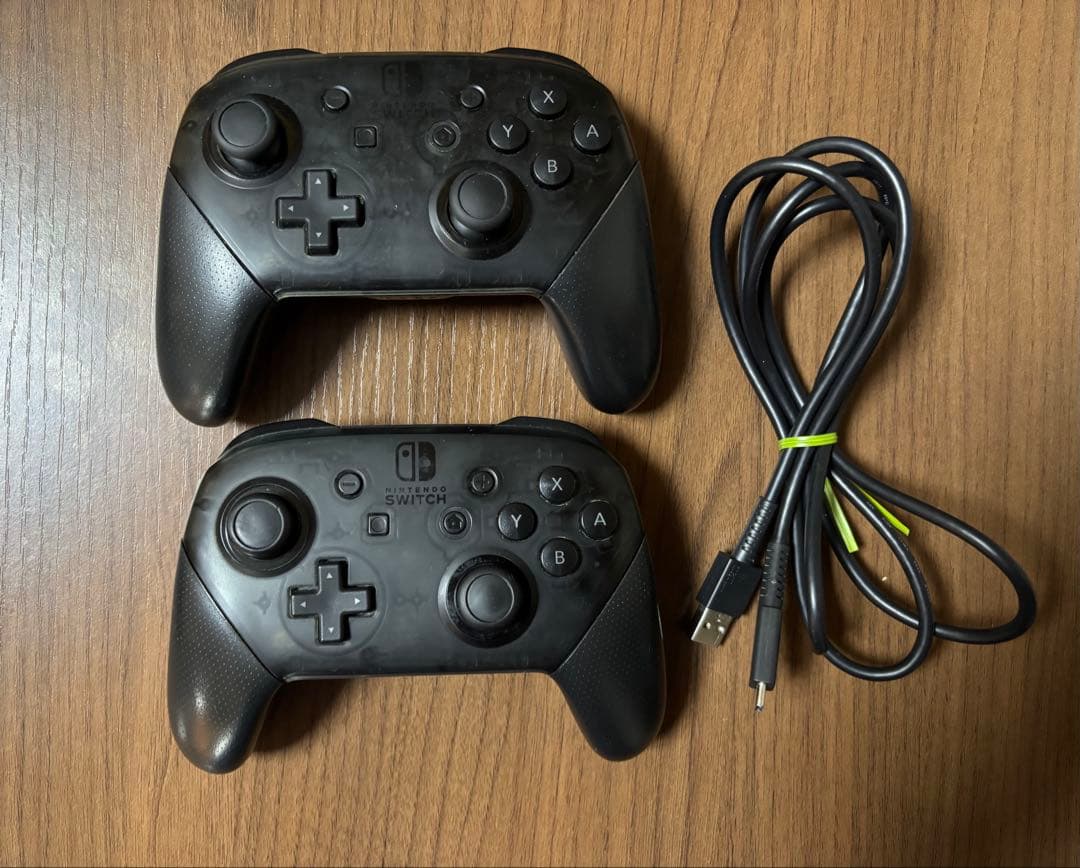 Switch 本体　純正プロコン2つ　純正品ケース　マイクロSD64GB