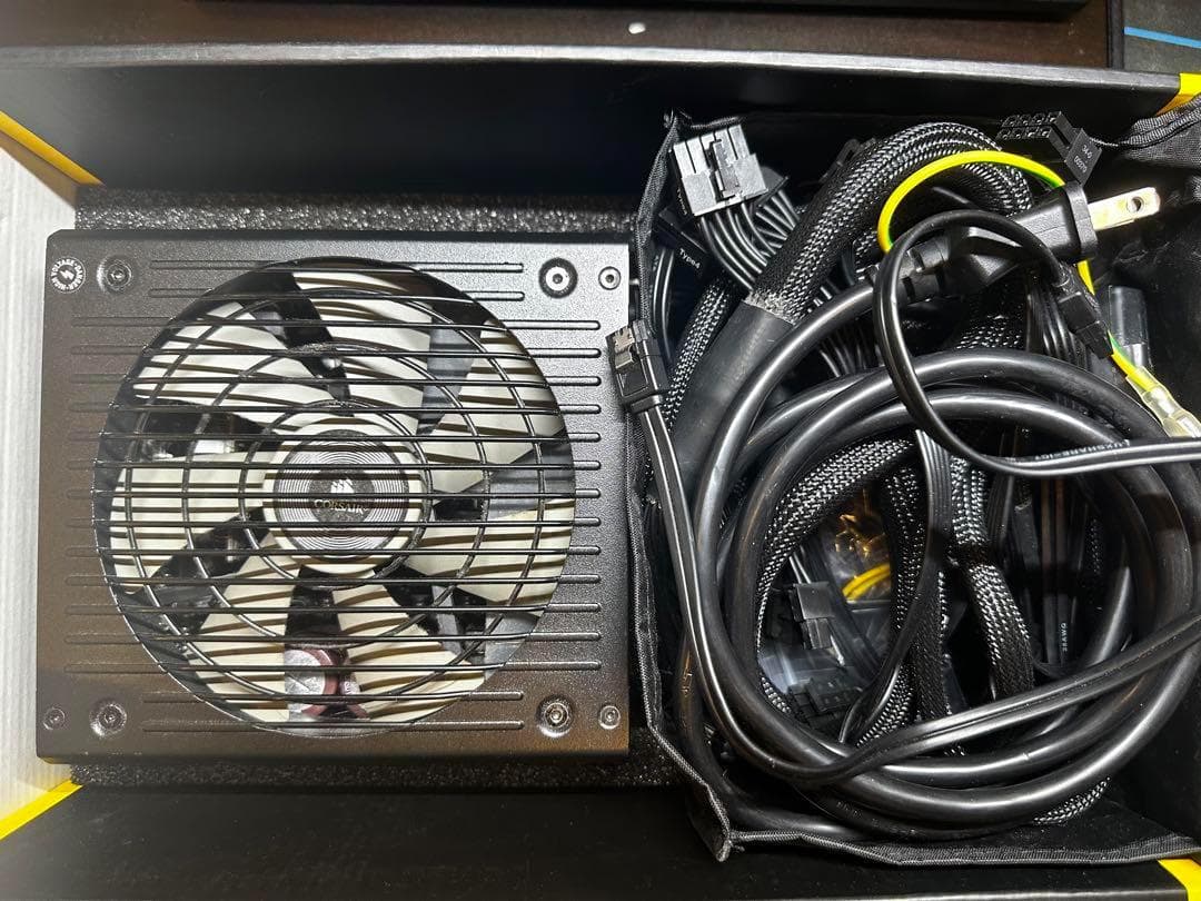 Corsair RM850x 80PLUS/GOLD 箱付き