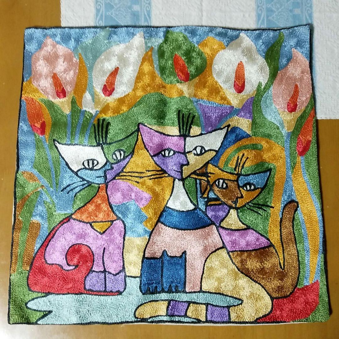 ウズベキスタン　カラフル クッションカバー　猫　シルク 糸　猫のクッションカバー