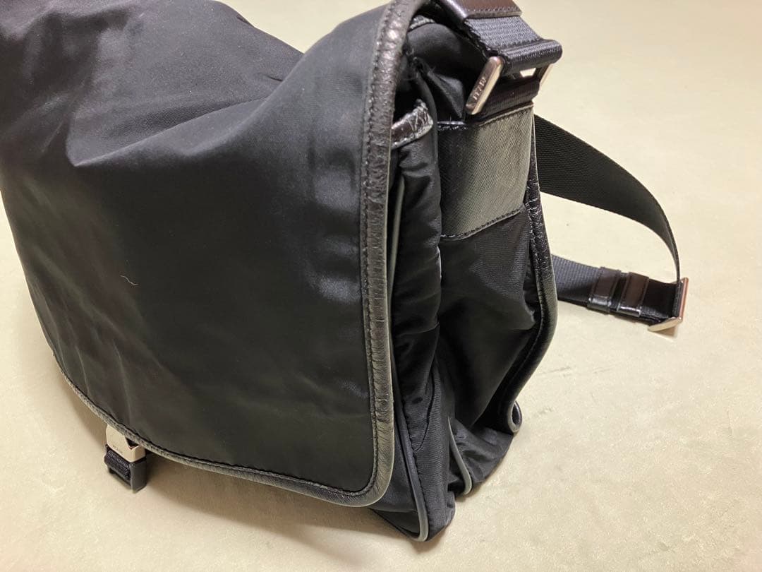 プラダ　ショルダーバッグ　メッセンジャーバッグ