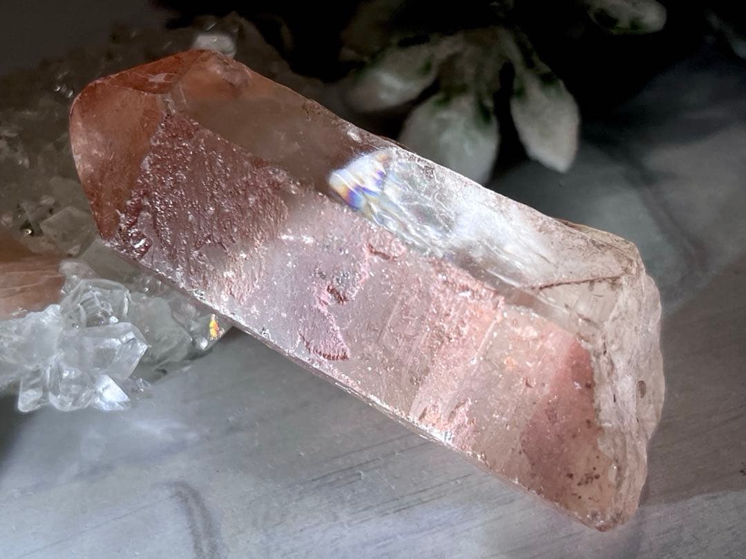 レコードキーパー　ゴイアス産　レッド　レムリアンシードクリスタル 原石　水晶