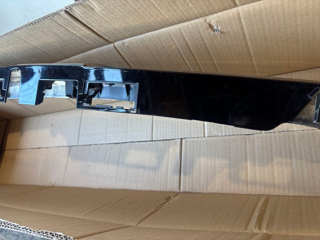 ヴェルファイア30系 後期 リアゲート ガーニッシュ メッキガーニッシュ