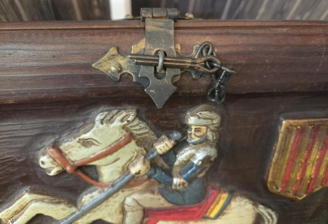 〈現状渡し〉騎士ドラゴン彫刻 木製 収納家具