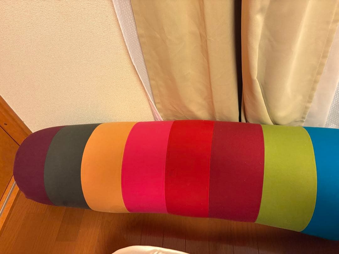 ヨギボー　マルチカラー 円筒形クッション