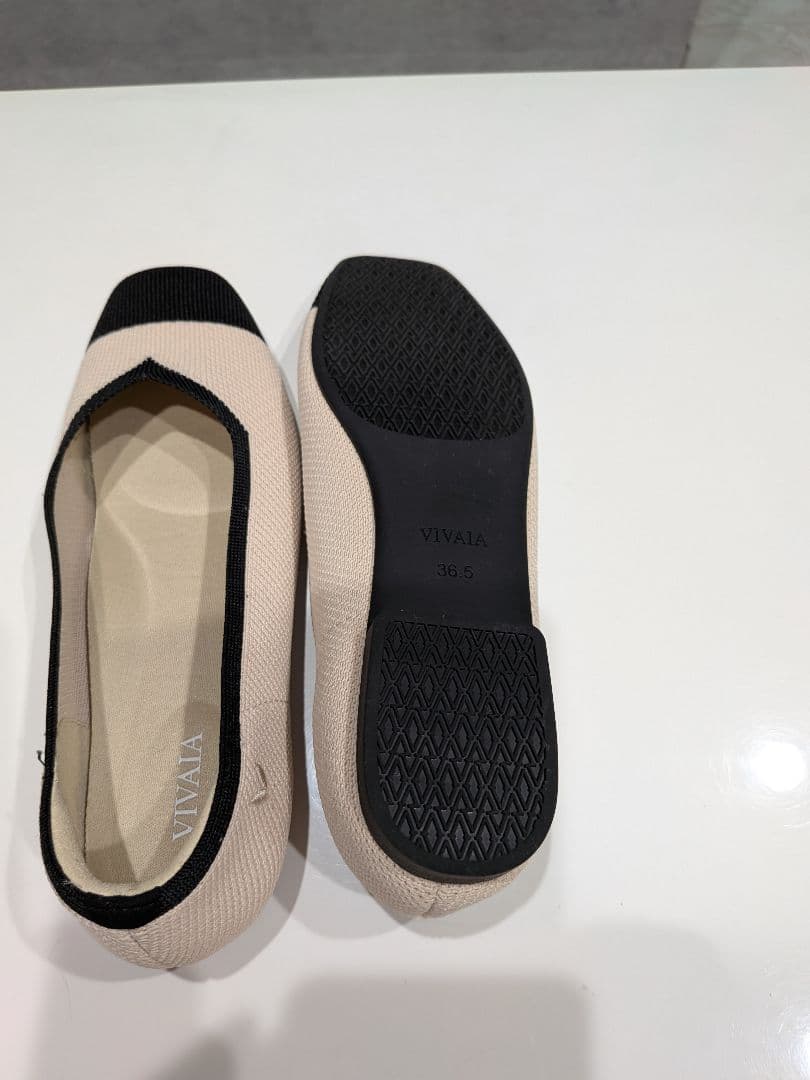 試し履きのみ✨vivaia ✨超軽量　撥水　フラットシューズ