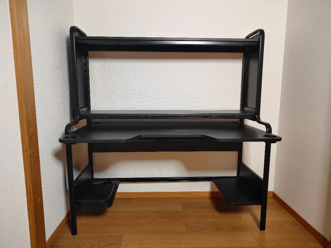 IKEAのFREDDE（フレッデ）ゲーミングデスク