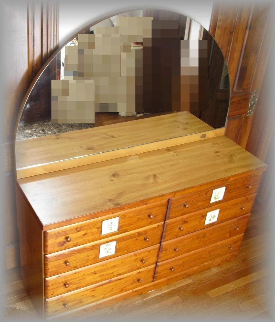 大型４段８杯チェスト☆綺麗な杢目・クラシカルな花タイル貼☆サイドボード・テレビ台