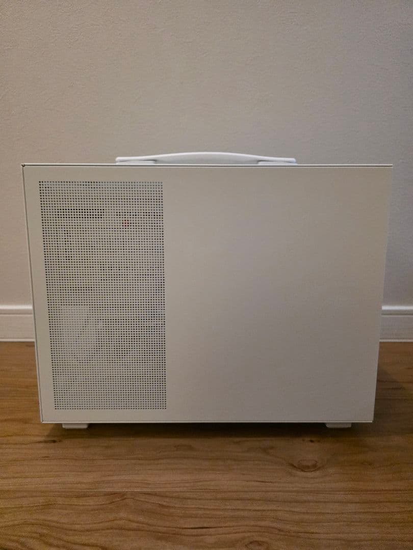 【白色小型ゲーミングPC】RX 9060 XT / ryzen7 7700