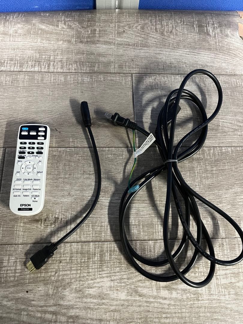 【美品】EPSON プロジェクター本体 EH-TW560 ホワイト