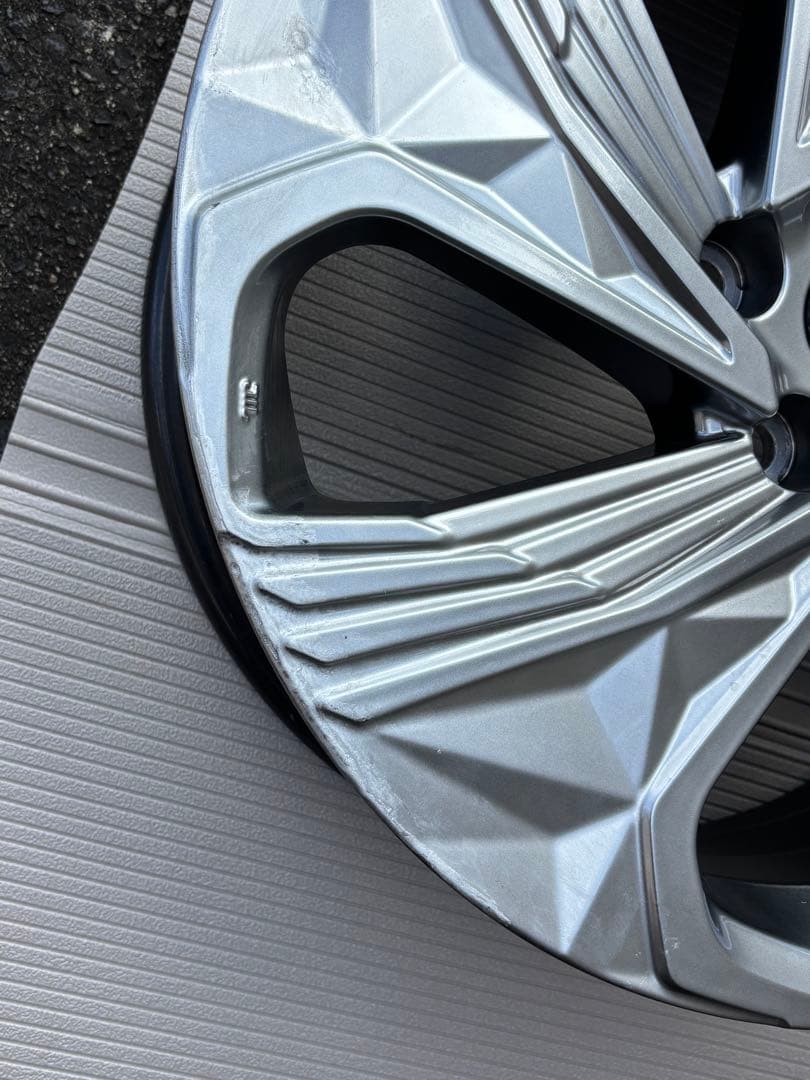 トヨタプリウス60 モデリスタ　中古品　1本