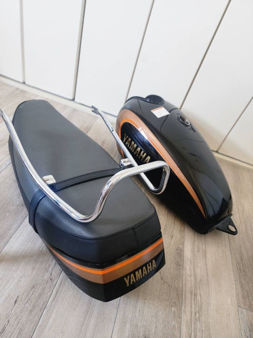 SR400 1998年発売！新品初期型復刻タンク 　シート＆タンデムバーセット