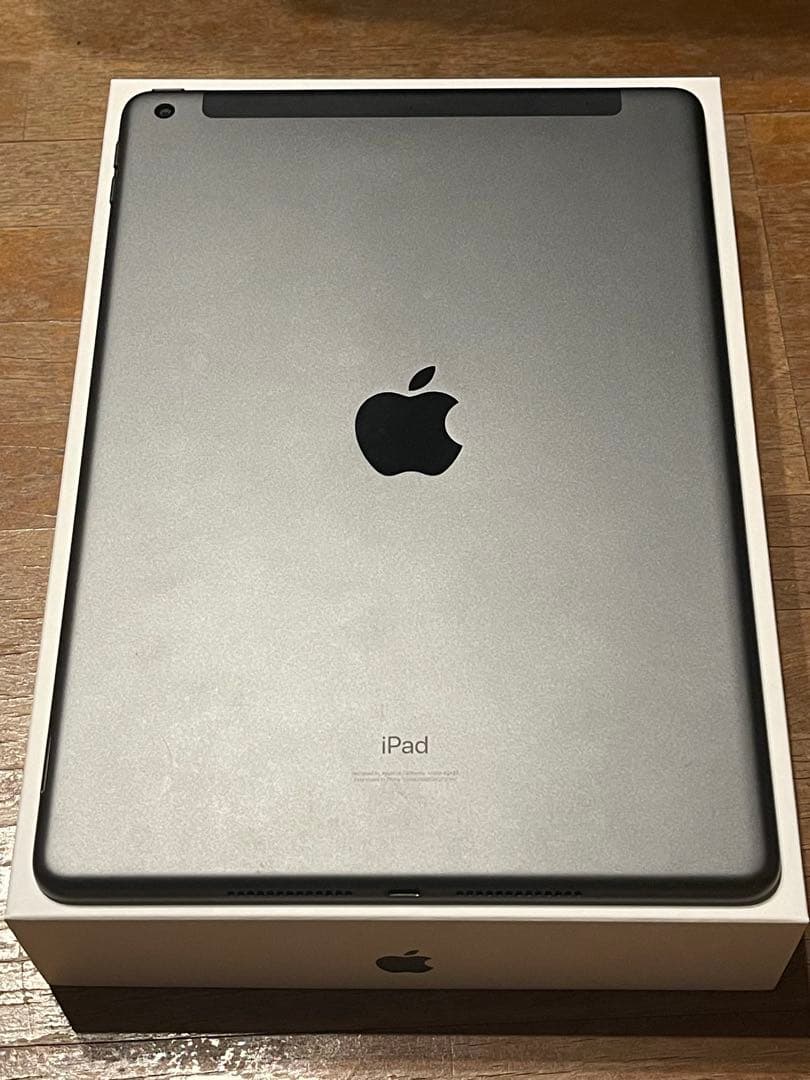 iPad 第8世代 32GB Wi-Fi + Cellularモデル