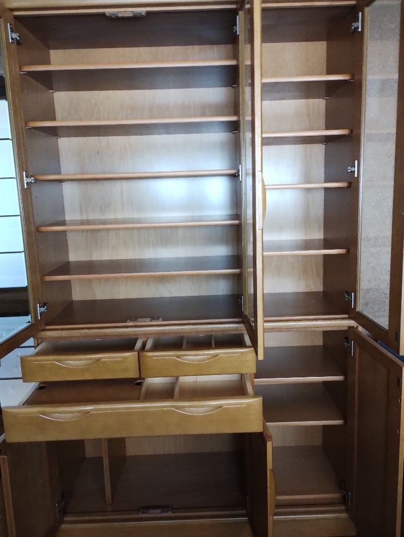 ✨極美品✨カリモク 木製 食器棚 ガラス扉 収納力抜群