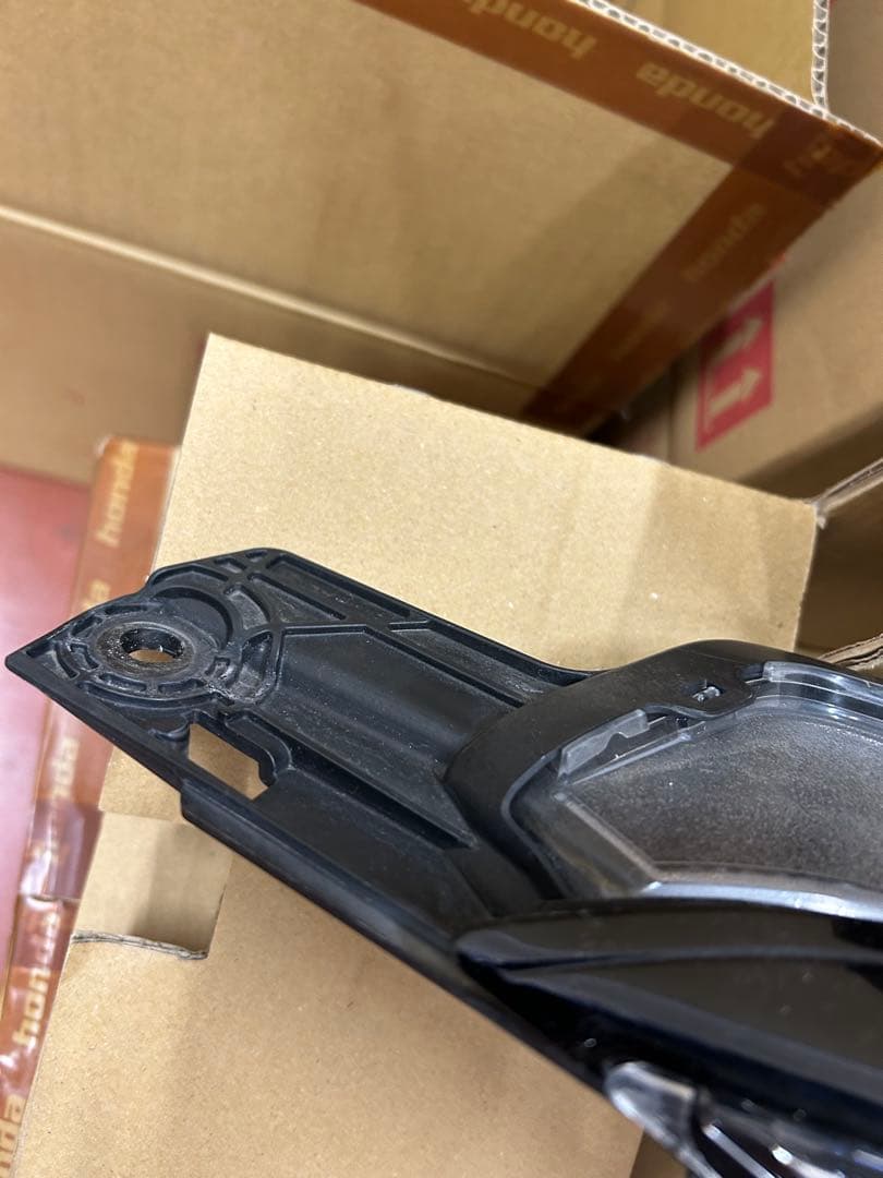 ヴェゼルハイブリッド　左右ヘッドライトセット