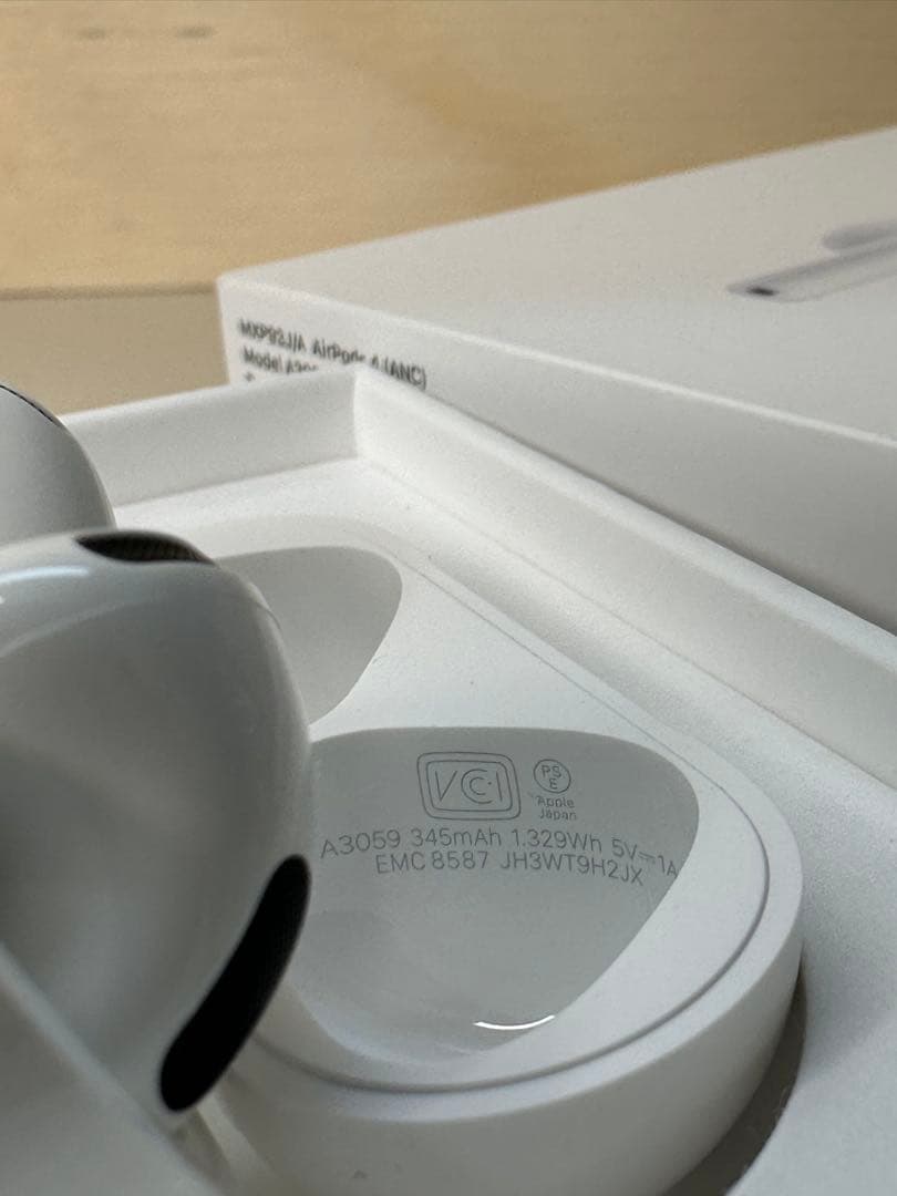 【極美品】AirPods 4 ANC搭載モデル MXP93J/A 9H2JX