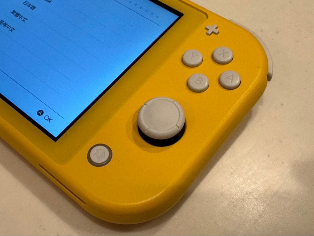 【ほぼ未使用】Switch Lite イエロー 本体・箱・充電器付き