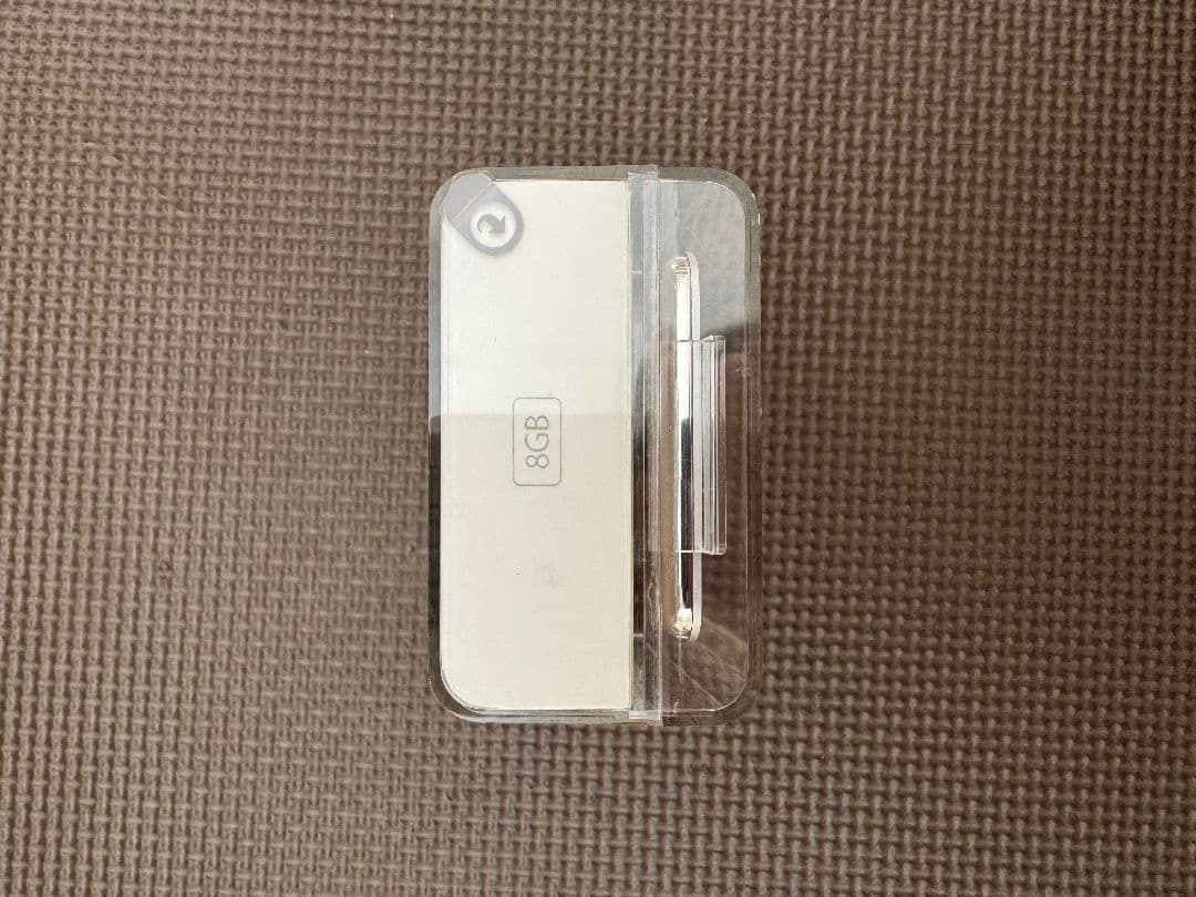未使用品Apple iPod nano 8GB Silver MA980J/A