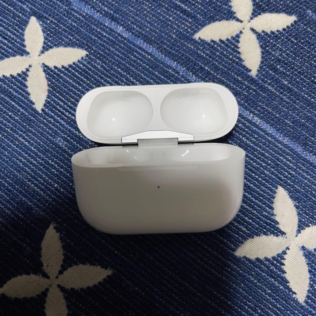 【美品】Apple AirPods pro 2 第二世代 ケースのみ