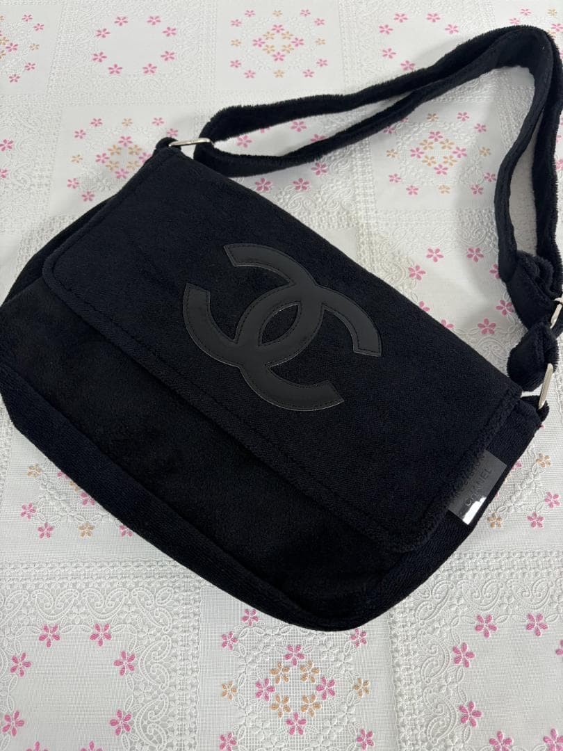 ブラック ショルダーバッグ　パイル生地 メッセンジャーバッグ