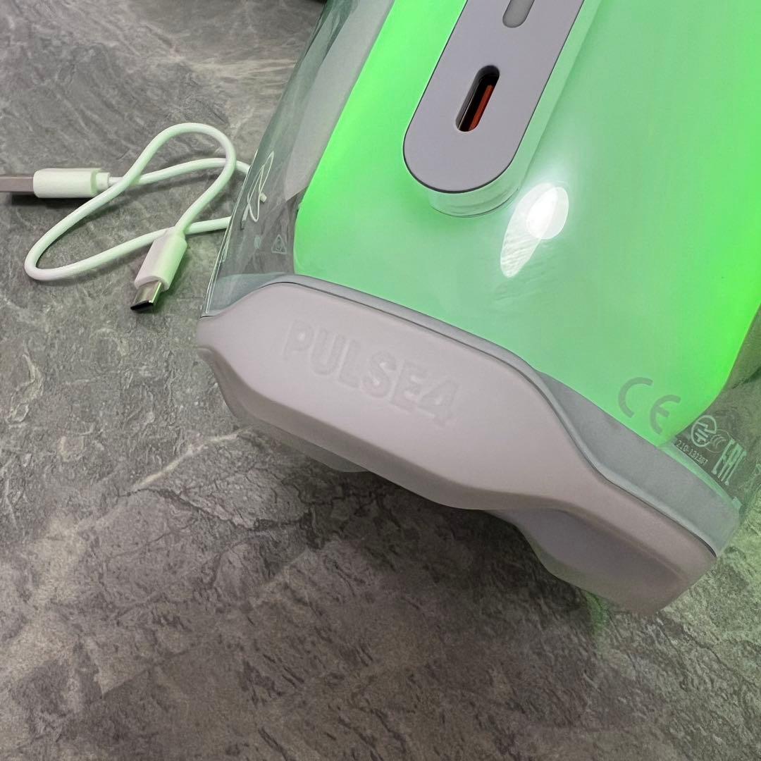 JBL PULSE 4 Bluetoothスピーカー ホワイト