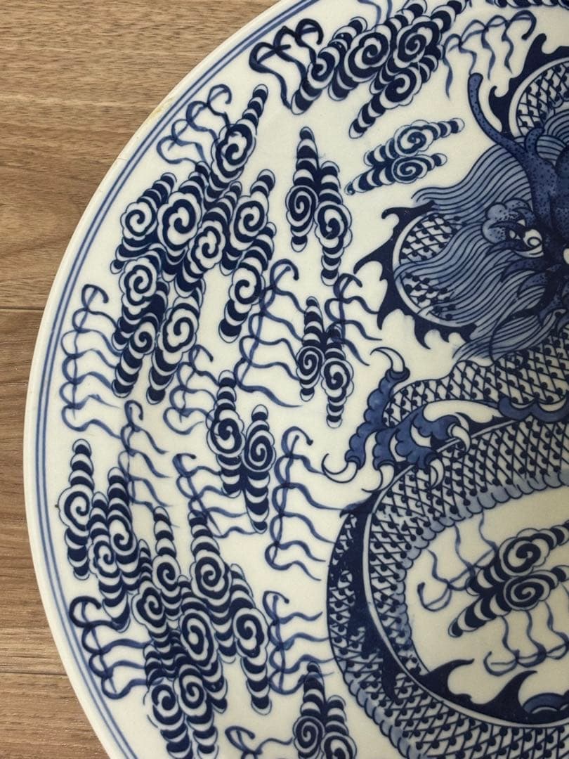 中国　青いドラゴン模様の陶器皿　大皿