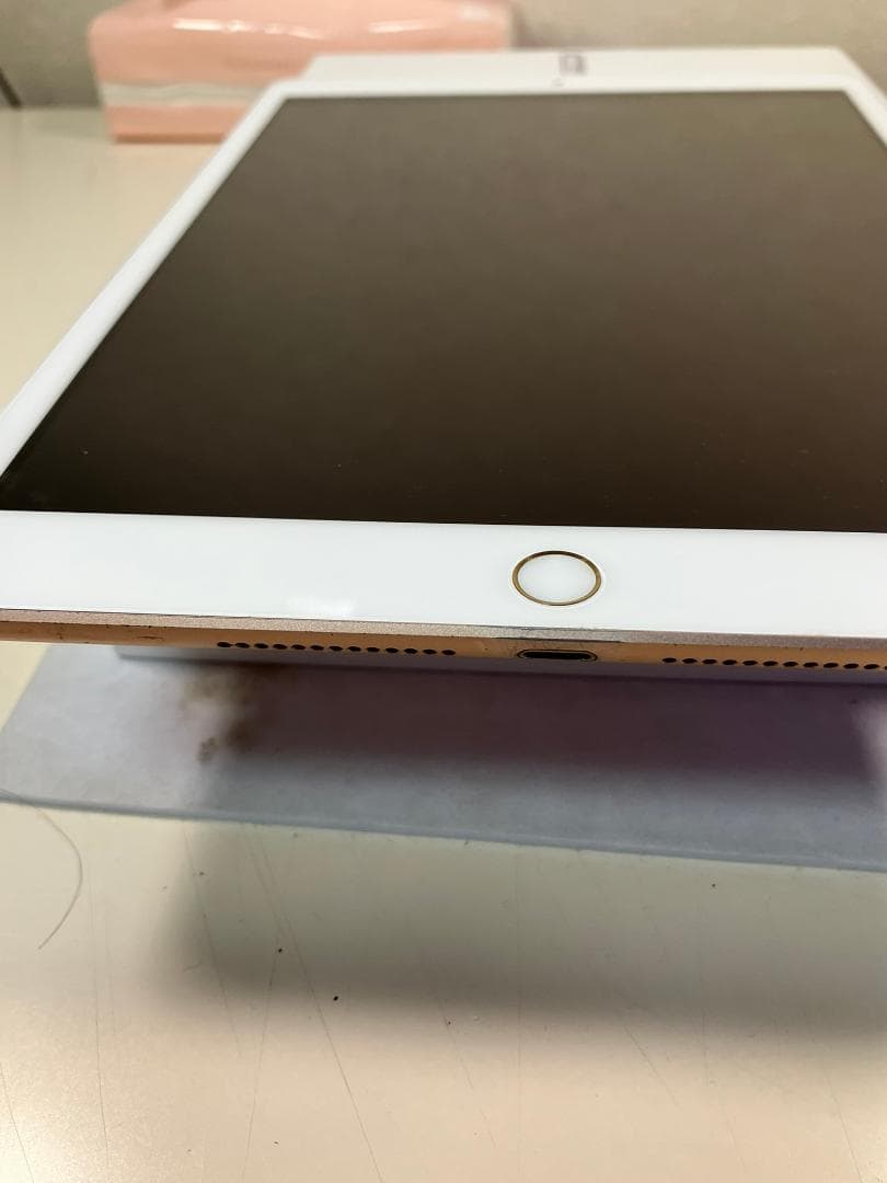 iPad 7世代　32GB ゴールド　セルラー カバーガラス付