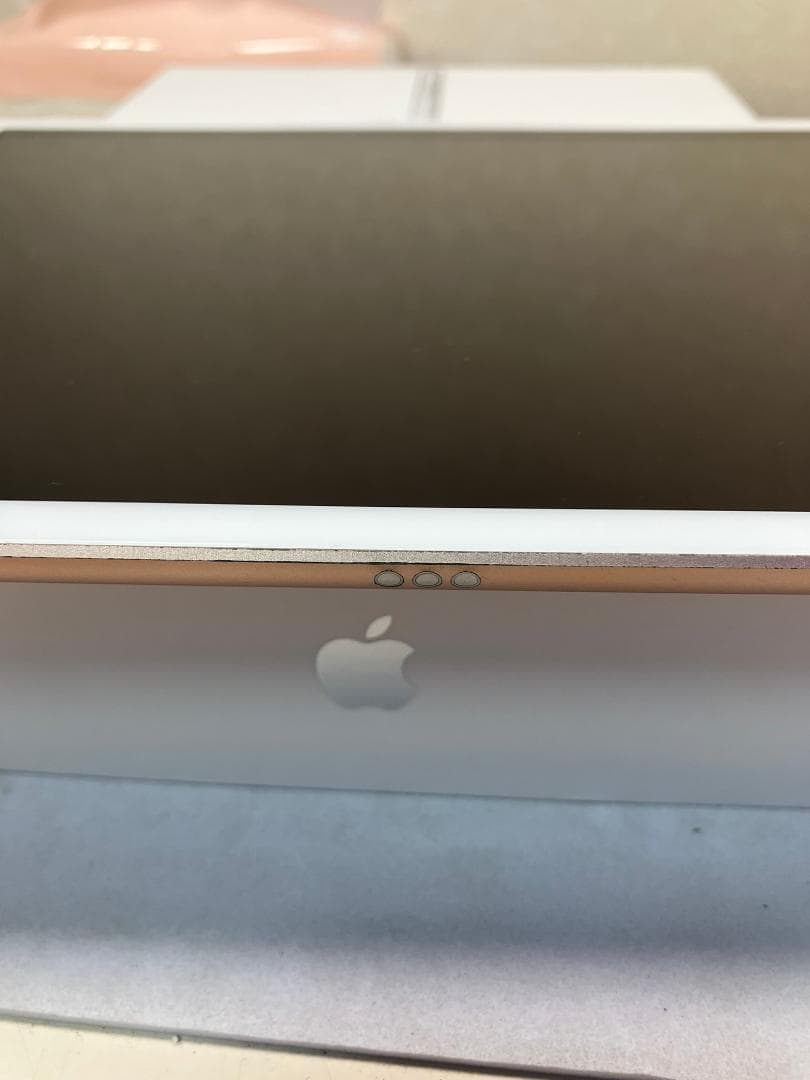 iPad 7世代　32GB ゴールド　セルラー カバーガラス付