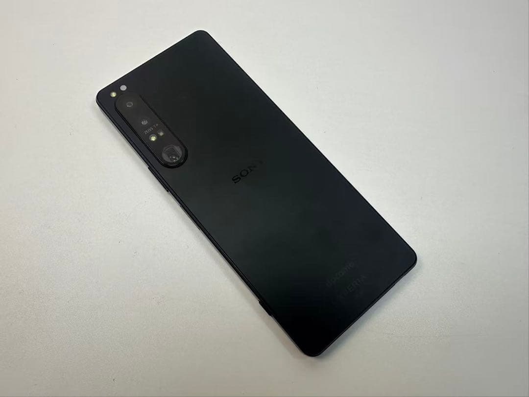 外観美品 SONY Xperia 1 IV docomo so-51c 黒