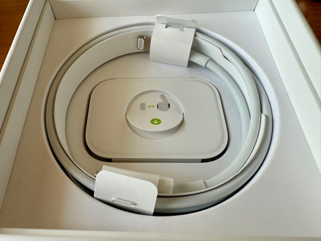 【美品】AirPods Pro 2 付属品完備　6月新品に交換済み