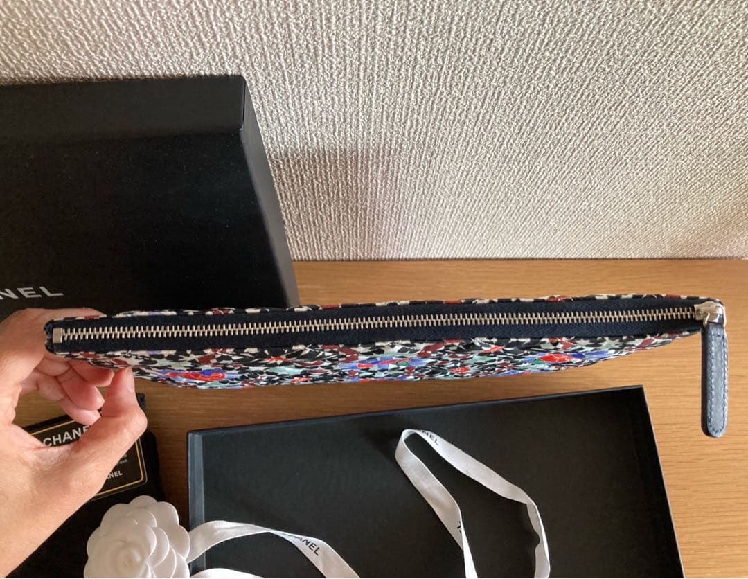 美品　CHANEL シャネル　クラッチバッグ　ドバイ限定
