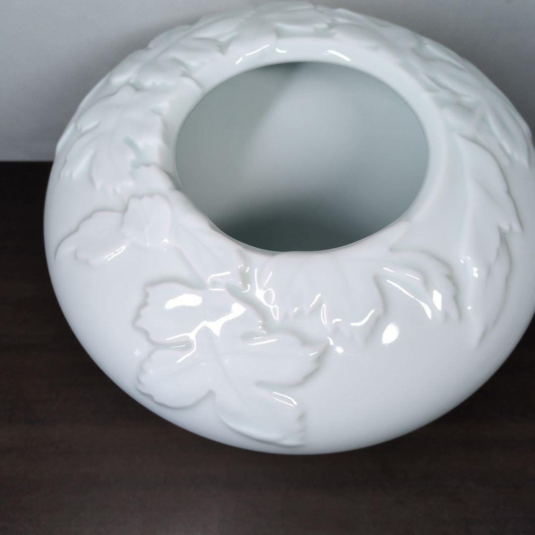 深川製磁 君島一郎 白磁 貼付 葉文 花瓶 高さ約25cm